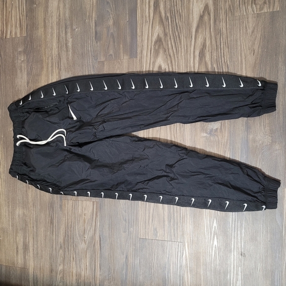 Nike Men's Black Track Pants NIKE Bottom Nylon BLK CD0422-010 SWOOSH WOVEN - Picture 7 of 7